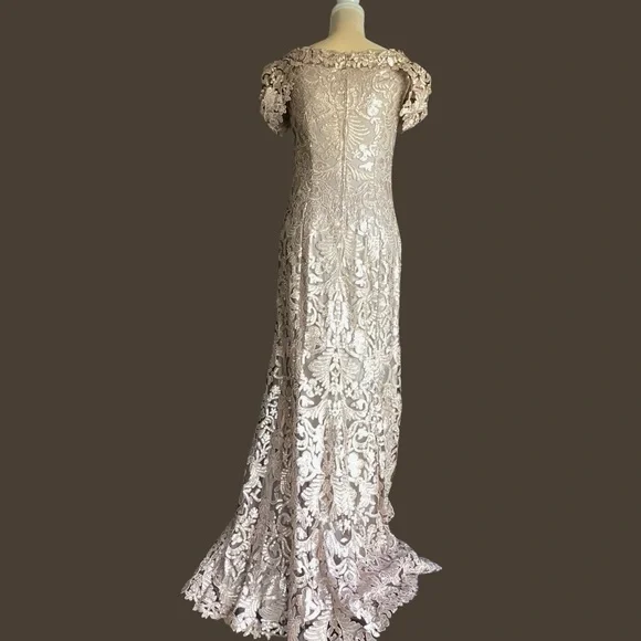 Tadashi Shoji Gown Size 8 Tan/Gold Lace Lined Cap Sleeve Wedding Formal Event